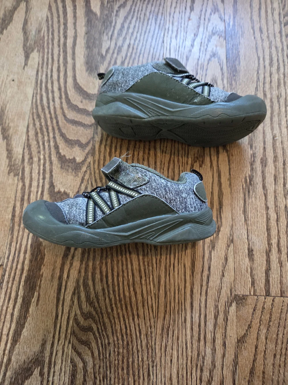OshKosh B'gosh Olive and Gray Hook-and-Loop Sneakers - Toddler 10